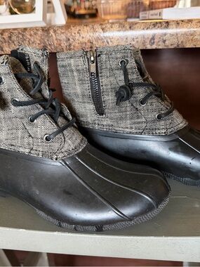 Sperry Black and Gray Duck Boot Ankle Booties size 7